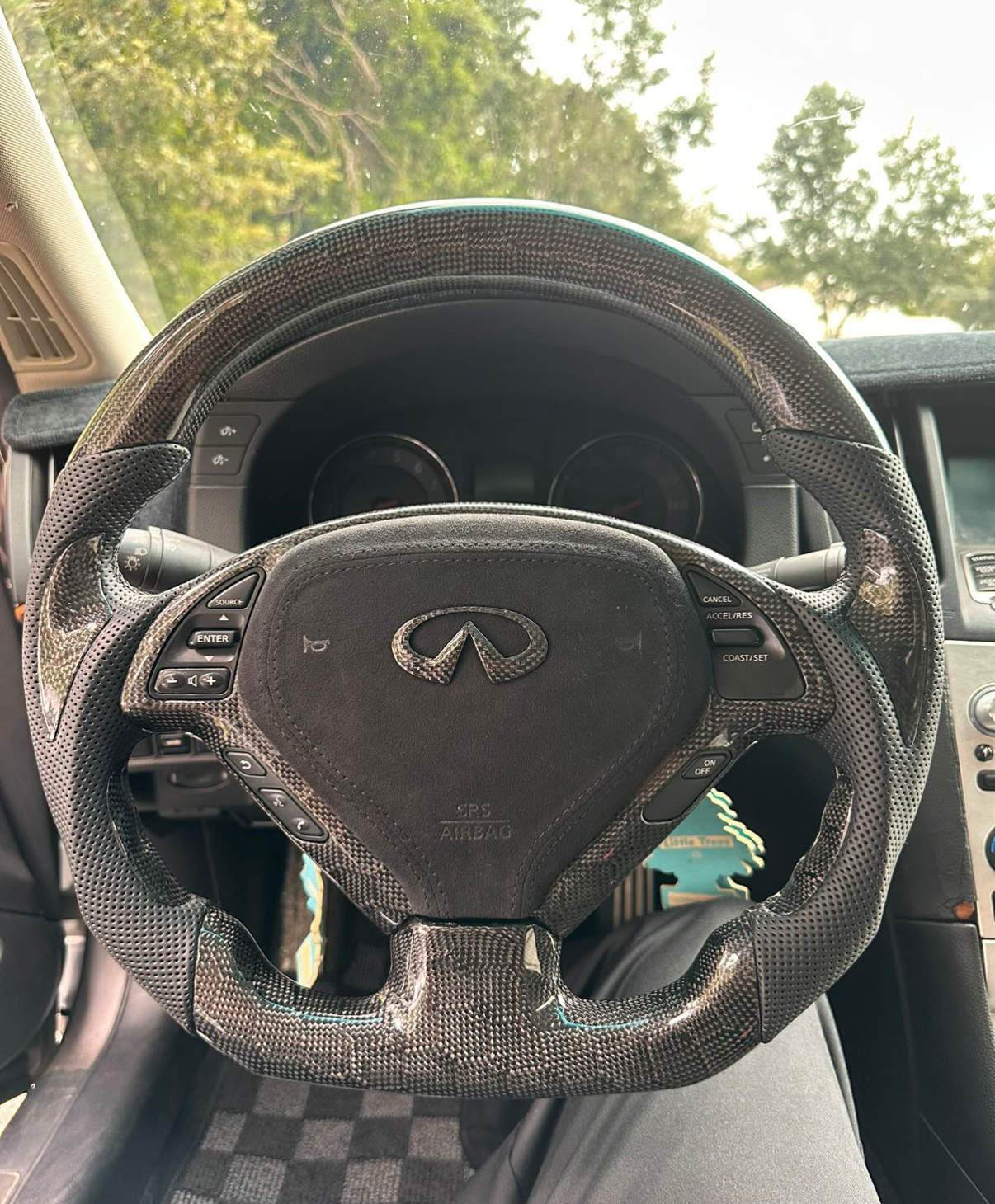 Custom Infiniti G37 Carbon Fiber Steering Wheel || Made to Order